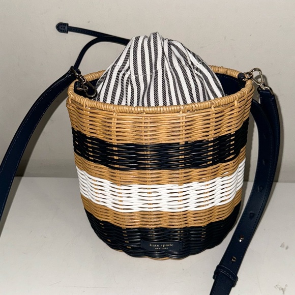 Kate Spade Wicker Navy / White Stripe Bucket Bag Crossbody NWOT - Picture 1 of 7